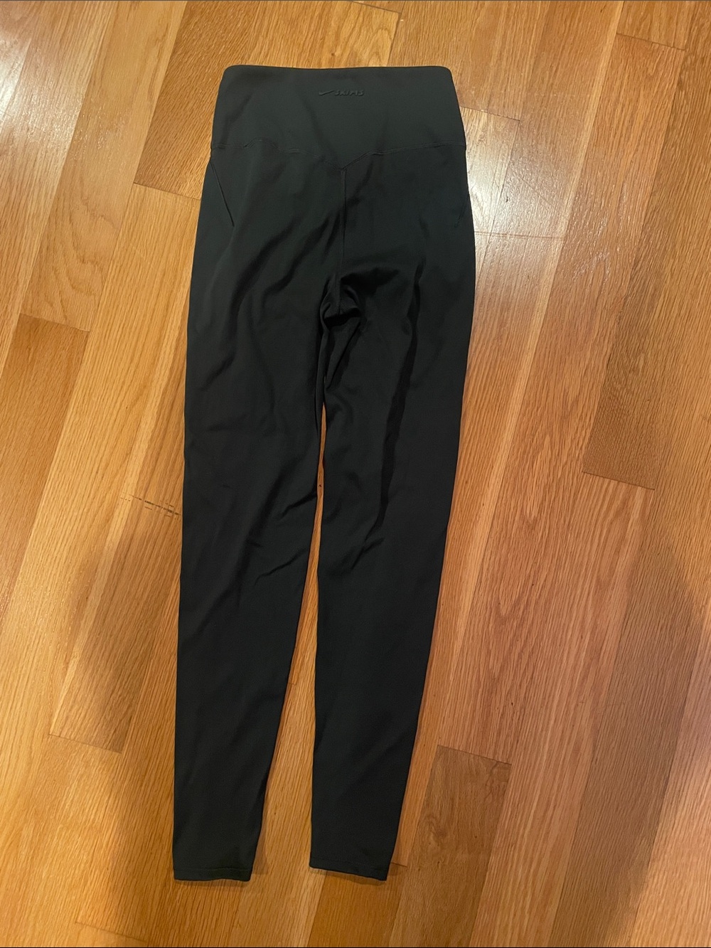 SKIMS Nike Women’s green High-Waist Leggings - Picture 2 of 4